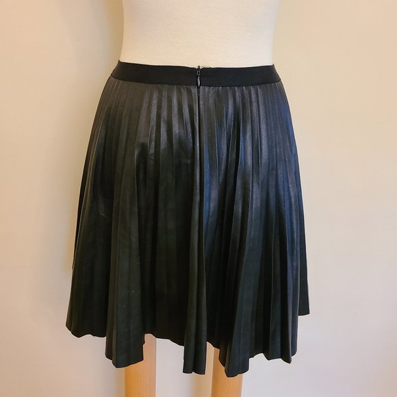 Vero Moda Josefine Vegan Leather Pleated Short Skirt - Picture 3 of 6